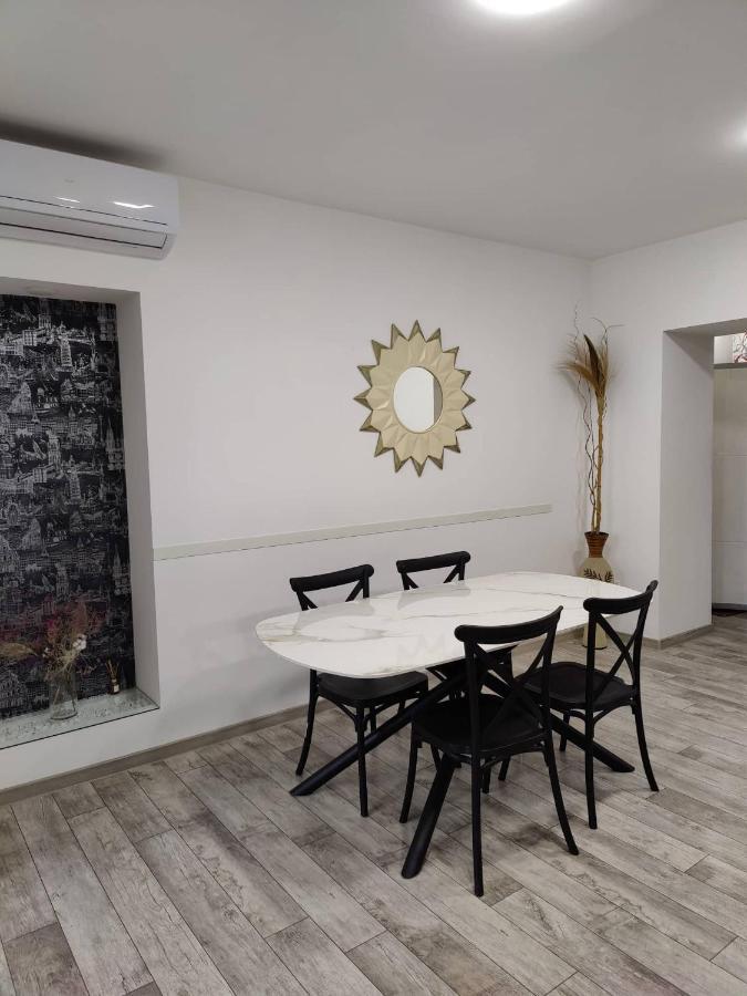 Modern Apartment In The Center With The View Of The Majestic Ararat เยเรวาน ภายนอก รูปภาพ